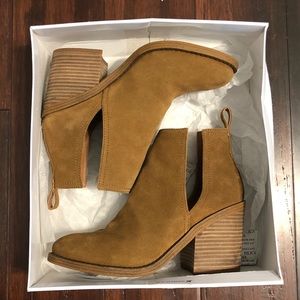 Steve Madden Sharini Chesnut Suede Booties